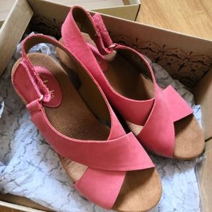 NWT Clarks caslynn shae wedg sandal size 6.5